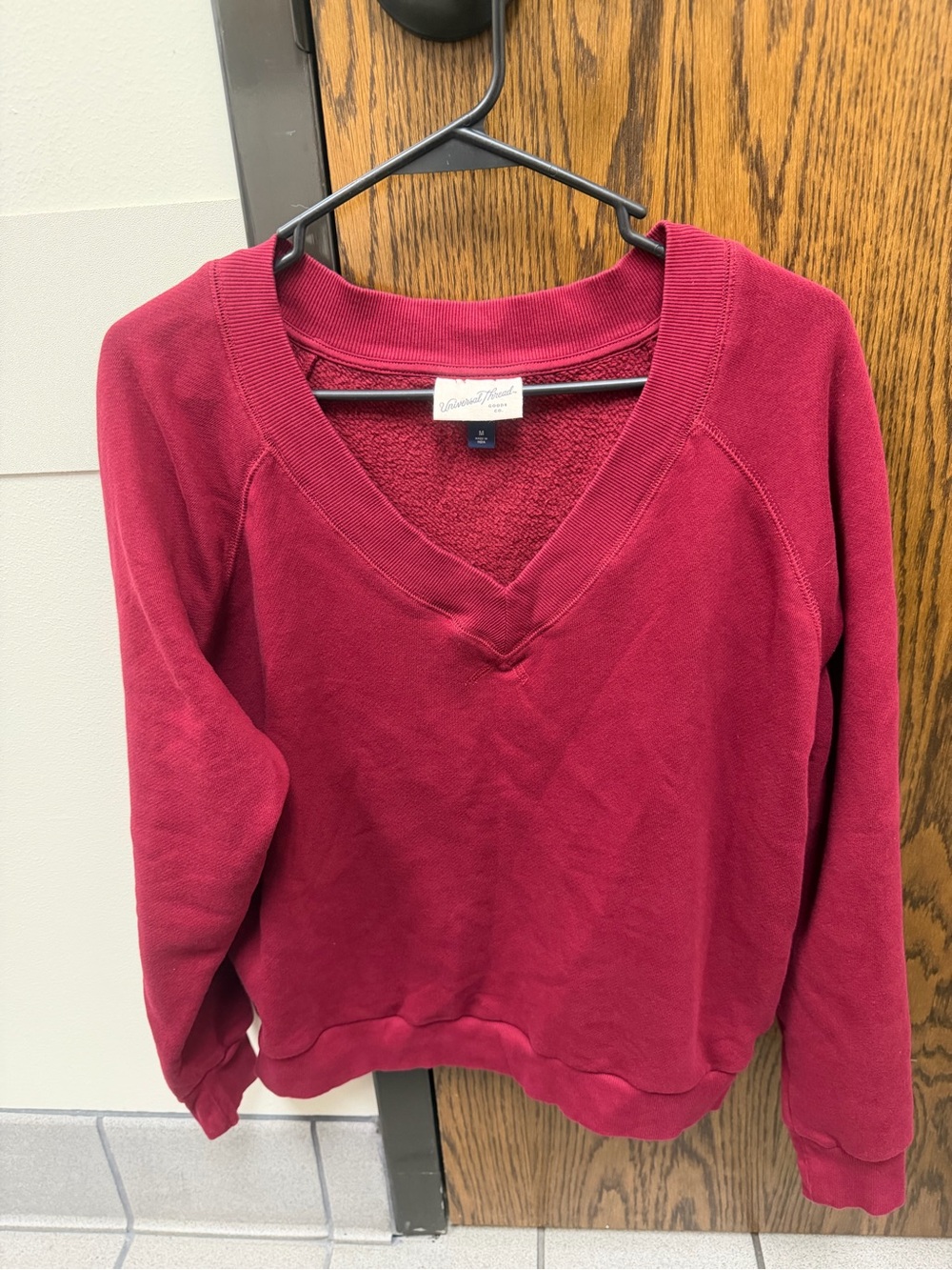 Universal Thread Women's V-Neck Wine Red Sweatshirt